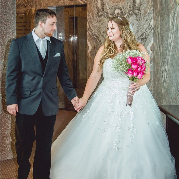 Meet your Posher, Tiana - Picture 3 of 7